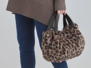 ちょうどいいサイズ感♡ 普段使いしやすい【SHOO・LA・RUE】の「ミニトート」