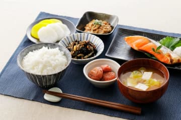 1年で4㎏太った編集者が「腹筋なしでウエスト－12㎝」できた理由は、「世の中で痩せると言われている」ことをやめたから。実はダイエットに逆効果だったこととは？