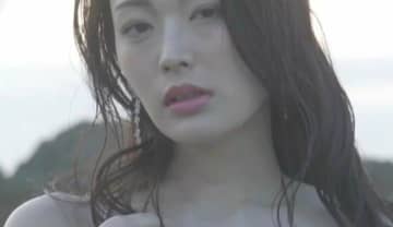 元客室乗務員グラドル・風吹ケイ「目隠しと手錠買って…」プレイ内容を告白し「最強の女だよ」の声