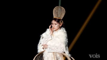 【動画】CANDY TUNE・立花琴未、さすがの着こなし！竹細工のスカート＆ヘッドドレスでランウェイ