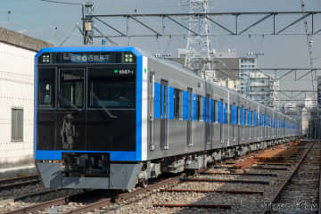 東京の地下鉄で先頭に表示される「ナゾの英数字」の意味とは？