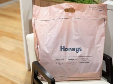 冬ニットに飽きたらこっち！【ハニーズ】 40・50代が頼れる♡「上品ブラウス」