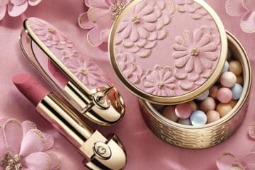 ゲラン26年春コスメ、“フローラルデニム”で彩るアイシャドウ＆ツヤ蜜リップオイルの新色