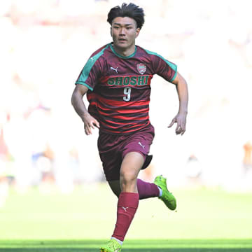三笘薫、久保建英、中村敬斗ではない。国立で敗れてなお異彩を放った俊足ドリブラーが手本にする“意外な日本代表戦士”は？【選手権／準決勝】