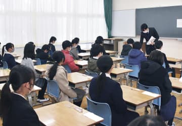 茨城県立中13校で入試　2236人受験　水戸一高付4.10倍