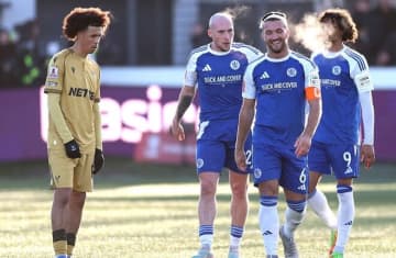 「史上最大の番狂わせだ」大大大波乱！日本代表MF欠場の前回王者が６部のアマチュアクラブに衝撃の“完敗”で海外驚愕！ファンは憤慨「バカげている」「なんて恥だ」「どっちがプレミアのクラブだよ」