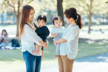 ママ友は情報収集の生命線？「地元ではない」場所で子育てする30代女性が感じたこと