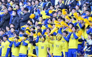全国高校サッカー選手権　鹿島学園（茨城）、初の決勝　「波に乗り日本一を」　応援団、歓喜の渦