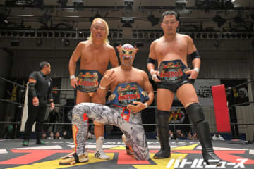 金の力の前にはプロレスラーは無力！プロレス界のATMが金の雨を降らせて王座奪取！