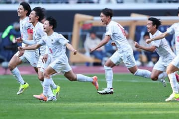 高校サッカー選手権の決勝カード決定　鹿島学園が劇弾で流経大柏に勝利…夏冬制覇目指す神村学園と激突