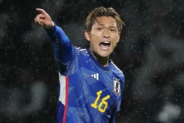 ｢背筋どうなってんの？｣サウサンプトン松木玖生が気迫のヘッド弾で約5か月ぶり公式戦2ゴール目！｢やっぱ身体能力凄いな｣｢これは青森山田の松木玖生｣