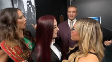 「腕ふっと」異色すぎる“ムキムキ眼鏡女子”の衝撃ボディにファン驚愕「逆三角形」「キン消しみたいだ…」