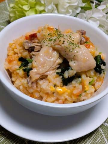 炊飯器で作るいたわりごはん！鶏とほうれん草のトマトリゾット