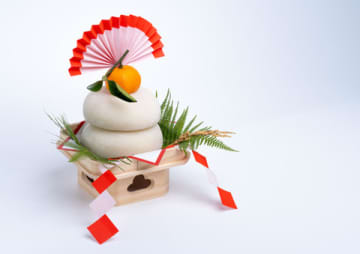 飾ったままではダメ！ 切らずに開いて運を授かる──鏡開きとは？