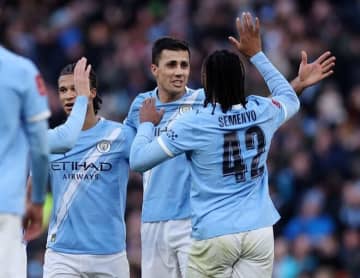 「容赦ない」「もうサッカーじゃないだろ」マンCが衝撃の“10－１爆勝”でSNS騒然！前日加入の新戦力もなんと１G１A「スコアを二度目にした」「ゲームでも起きない」