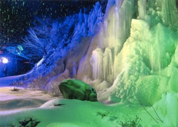 高さ30mの巨大氷壁が出現！飛騨高山の冬を彩る「氷の渓谷」1月上旬から開催　2月は幻想的な夜間ライトアップも