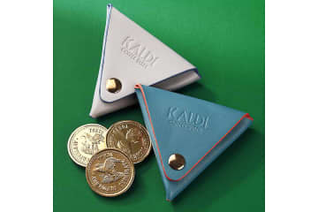 カルディ、シンプルかわいい「三角コインケース」発売