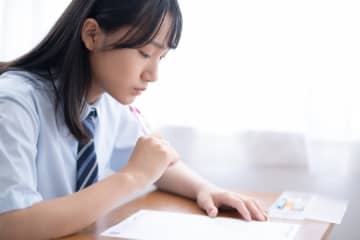 年始帰省した際、義母が子どもの塾代として「120万円」を一気に渡してきた！ 教育費でも税金を払わないといけないんでしょうか？