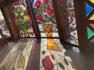 【愛知】ここが無料!? ステンドグラス風の休憩所に癒やされる！