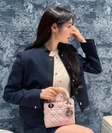 「フィギュアクイーン」キム・ヨナ、高級ブランドバッグを持って優雅な美貌…コ・ウリムが惚れた女神