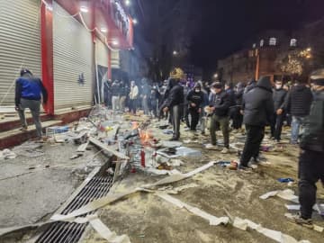 イランデモ、イスラム体制を支持してきた商店主が火付け役に　これが重要な理由