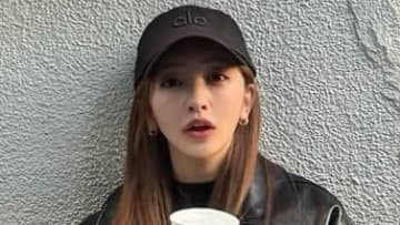 板野友美 スーパーでの主婦感あふれる“激レア”ショットを公開！真剣な表情で食材を吟味する様子に「隠しきれないオーラ！」と反響