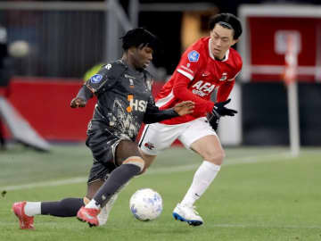 「完全復活しますので」オランダで待ちに待った今季初出場。長期離脱から戻ってきた日本人SBが踏み出した第一歩【現地発】