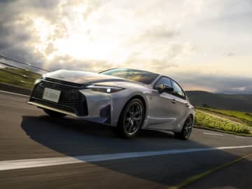 LEXUS、コンパクト・スポーツセダン「IS」を大幅改良　パワートレーンはハイブリッドのFR車だ