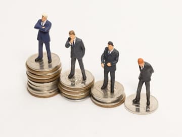 業種別「平均年収ランキング」！ 2位「たばこ」759万円、1位は？【2025年最新】