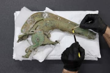 「驚くべき」鉄器時代の戦場用のラッパ、完全に近い形で出土 英