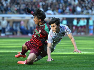 【高校サッカー】準決勝第１試合の〝影問題〟　今年度も「見づらい」の指摘相次ぐ