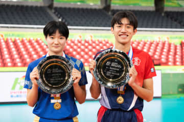 最優秀選手は東山の2年生エース岩田怜緯！ 清風の1年生西村海司は優秀選手に【春高バレー男子2026】