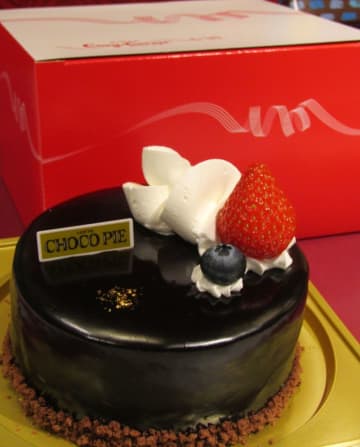 ロッテ、多様化するバレンタインへグループ各社ご褒美チョコ提案　進化した「ケーキになったチョコパイ」や「幻の青いガーナ」など