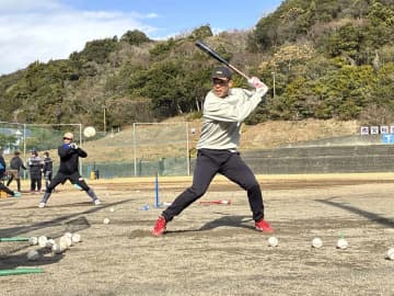 【広島】秋山翔吾が自主トレ公開　復権へ順調！手のひらのコンディション仕上がった