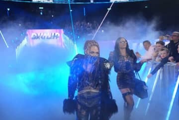 「美しい」人気日本人女子レスラー、ベルトを枕に“すっぴん”おやすみショットに反響…同僚オマージュの投稿に「これを続けよう！」