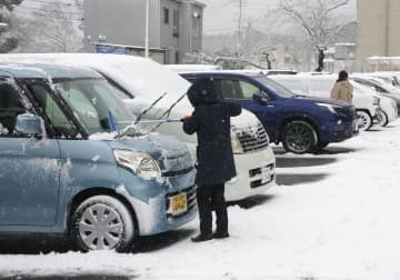 暴風雪、高波に警戒　強い冬型の気圧配置
