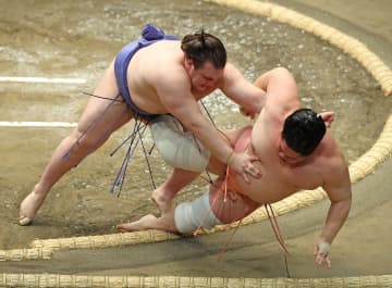 【大相撲】安青錦　宇良を下して大関初勝利「体が硬かった。しっかり前に出て勝ててよかった」