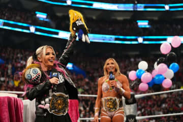 「本当にかわいい」“年齢不詳”美人ママレスラーにエールを送るキッズにほっこり…愛娘は「私たちの最大のファン」