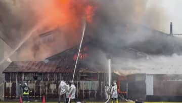 【続報】富山県高岡市の住宅密集地で7棟焼ける火災、84歳男性と連絡取れず　風が強く火が急速に広がる