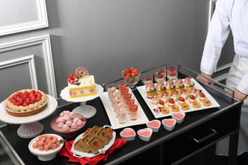 【食べ放題ニュース】「極上いちごスイーツ食べ放題＆アフヌン」開催中！“イチゴカラー”を身につけると豪華特典あるよ～♪