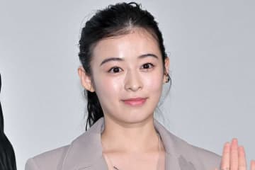 森七菜、書き初めに「字綺麗!!」「達筆すぎ」の声　利き手と逆の美文字に驚き「両利き!?」