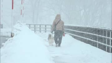 広く“冬の嵐”12日にかけ猛吹雪も　空の便 数便が欠航　交通機関の乱れに注意
