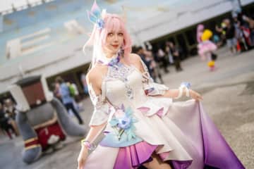 【コスプレ】ドレスから覗くスラリとした美脚は必見！台湾美女の『崩壊：スターレイル』キュレネの微笑みに目を奪われる【写真7枚】