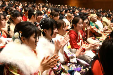 二十歳の集い　自覚新た　茨城県内39自治体　華やかに式典