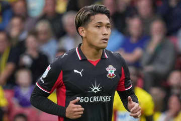 22歳日本人が見せた「驚異的なジャンプ力」　先発起用に応える一撃…現地絶賛「叩き込んだ」