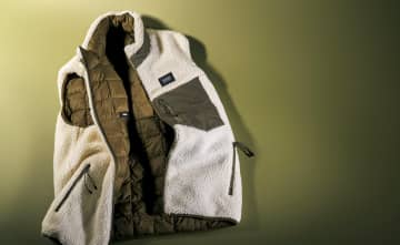 素材で印象を変える リバーシブルベストの着回しコーデ