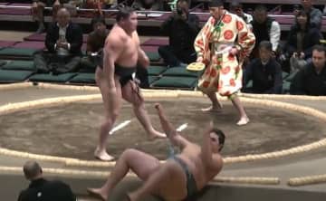 「こんな序ノ口見た事ない」「ヤバいものを目撃してる」初場所、最初の一番にいきなり“怪物力士” ファンざわつき