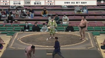 「親方退場は初めて見た」初場所でアクシデント 土俵下の審判に力士が… その後再入場に「おかえりなさい」「戻ってきてよかった」安堵の声