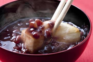 笠原将弘が極上『ぜんざい』のレシピを公開！小豆から炊くのに簡単で豆の旨味が凝縮された一生物の味が話題に「アクの話は勉強になりました。豆の本来の味を感じてみたいです。」「小豆を炊きたいと思う時の心のハードルが取れそうです。ありがとうございます。」