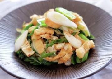 600人以上が絶賛！箸が止まらなくなる簡単おつまみ「白ねぎと油揚げの炒め物」作ってみた